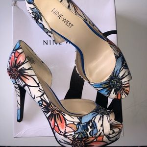 Nine West Constance Peep Toe Heels Size 7.5M